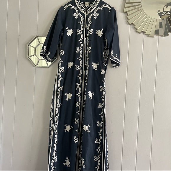 Vintage Leandra Crochet Embroideries Blue & White Floral Caftan - Picture 3 of 14